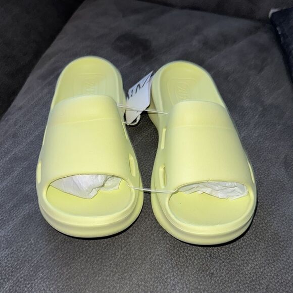 ZARA Kids | Lime Green | PLATFORM POOL SLIDES - Picture 6 of 8